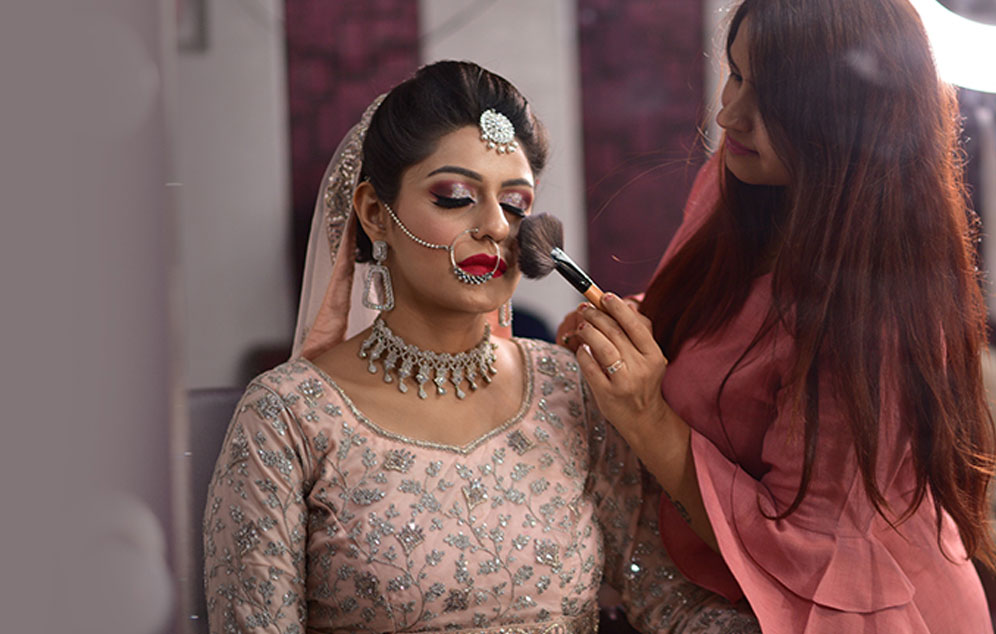 Makeup Course Makeup Course Advantages